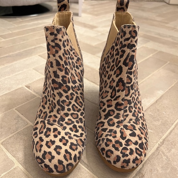 Tom’s - Desert Tan Leopard Print Kelsey Boot - Picture 3 of 6